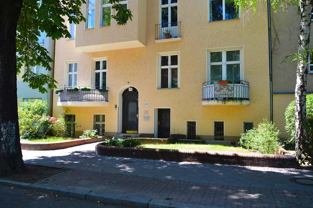 Handjerystr 15 /Sarrazinstr 3
